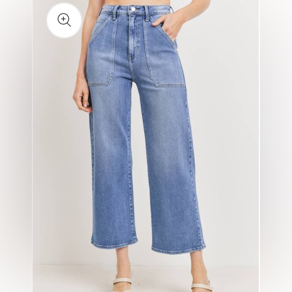 Oneworld • (10) vintage wide leg medium wash high waist pocket jeans